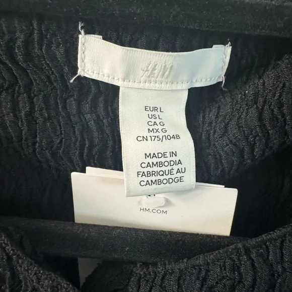 H&M Black Sleeveless Mandarin Collar Button Down - Picture 2 of 4